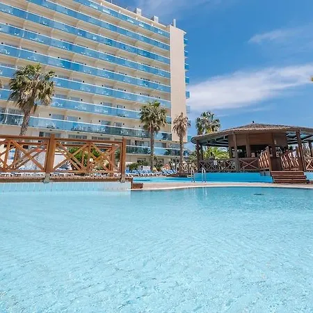 Golden Taurus Aquapark بينيذا ذي مار