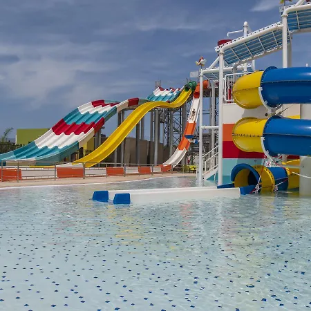 Hotel Golden Taurus Aquapark 4*