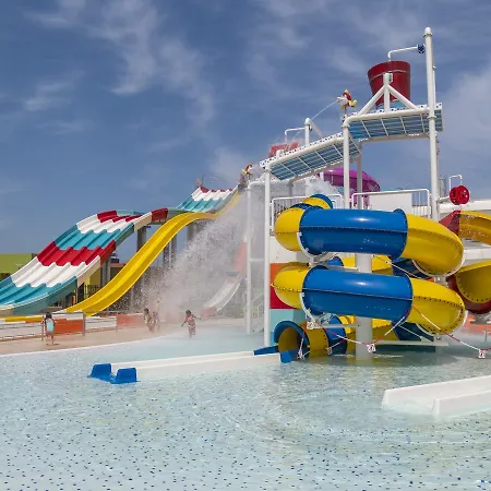 Hotel Golden Taurus Aquapark 4*