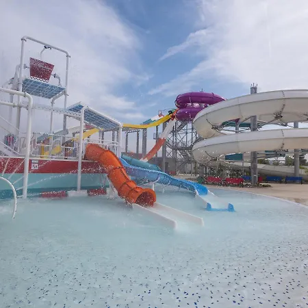 Golden Taurus Aquapark 4*